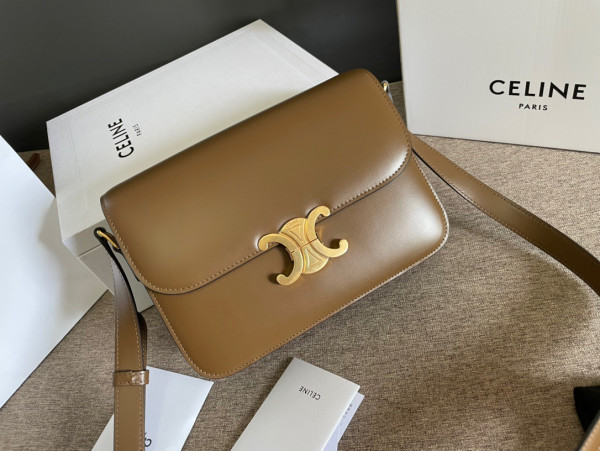 Ce**e classique triomphe bag