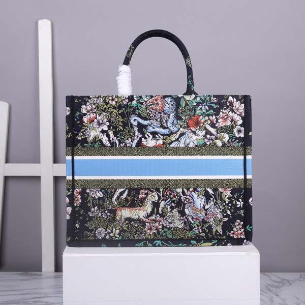 large D*or book tote