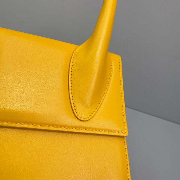JACQUEMUS Le grand Chiquito