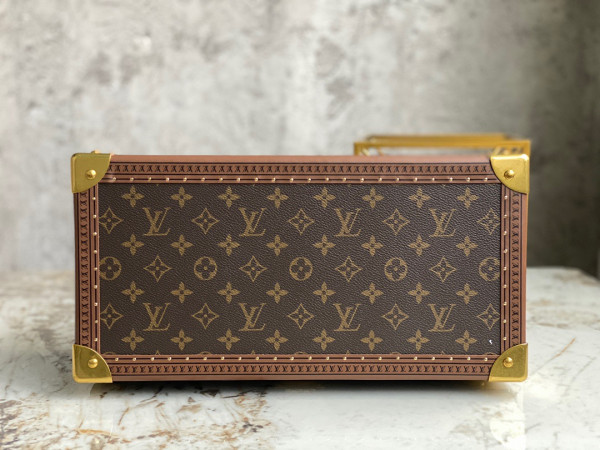l**is V*t*n coffret accessoires