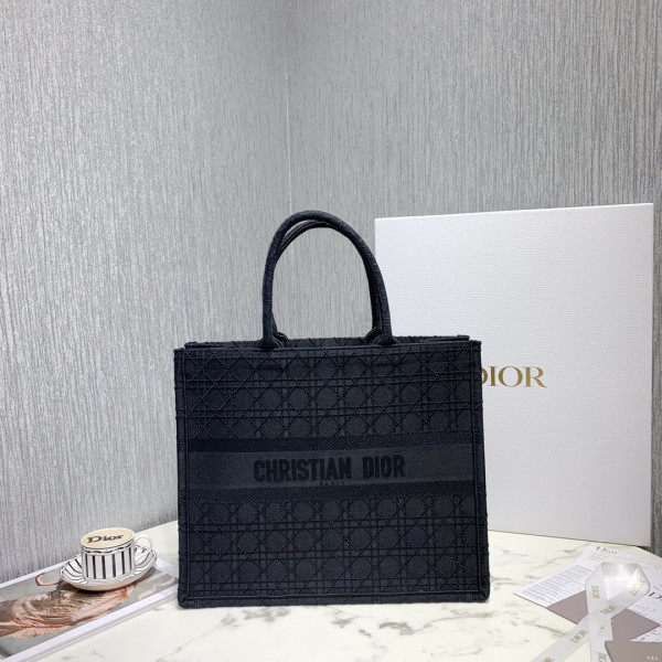 large D*or book tote