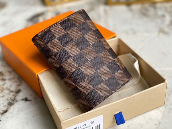 l**is V*t*n victorine wallet
