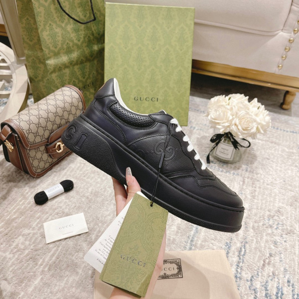 G*u*i gg embossed sneaker