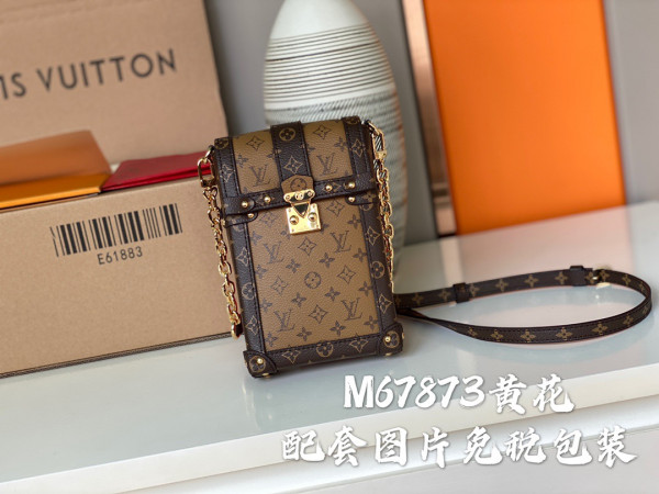 l**is V*t*n vertical trunk pochette