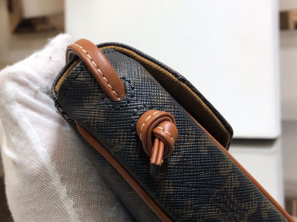 Ce**e triangle bag