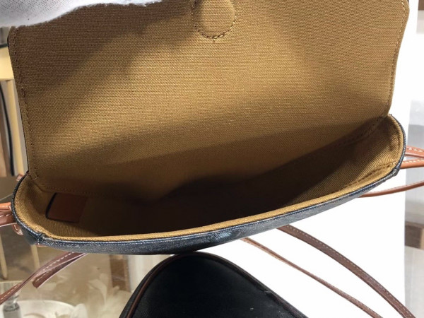 Ce**e triangle bag