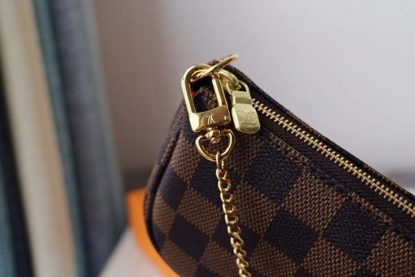 l**is V*t*n mini pochette accessoires