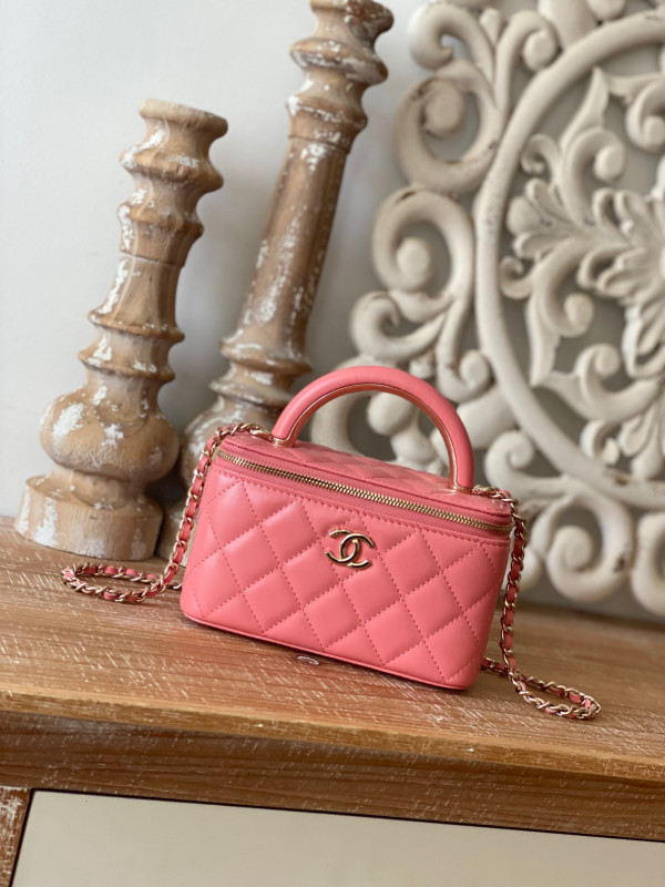 CL VANITY WITH CHAIN