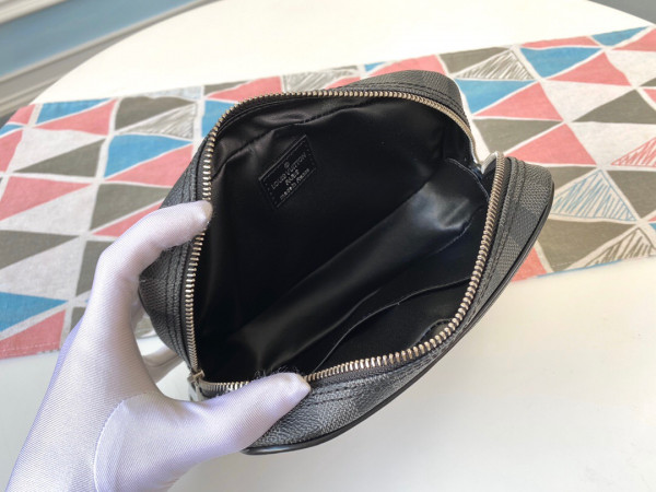 l**is V*t*n toiletry pouch pm