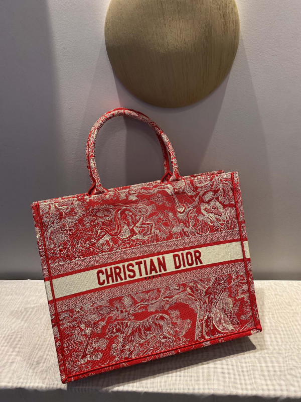 large D*or book tote