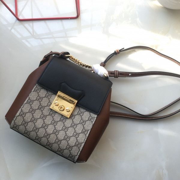 G*u*i backpack style ‎498194