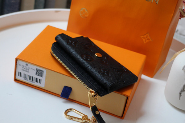 l**is V*t*n card holder recto verso