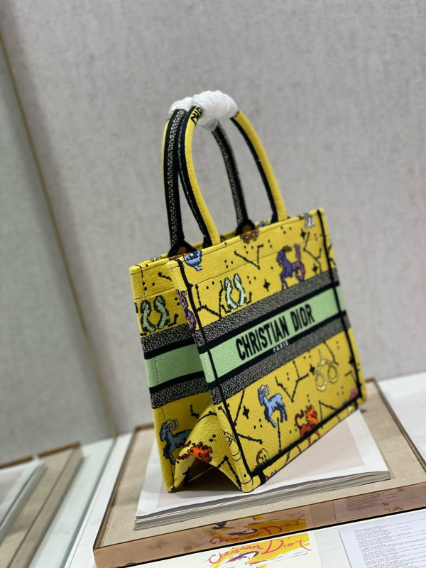 small D*or book tote
