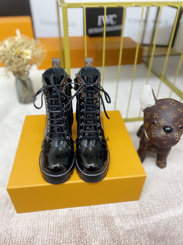 l**is V*t*n star trail ankle boot