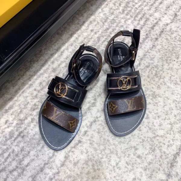 l**is V*t*n academy flat sandal