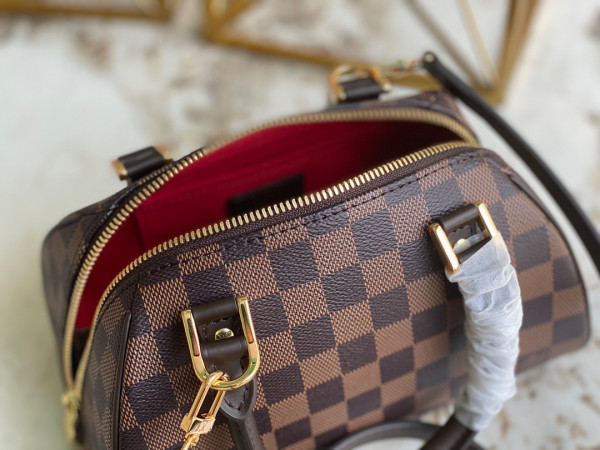 l**is V*t*n vintage bag