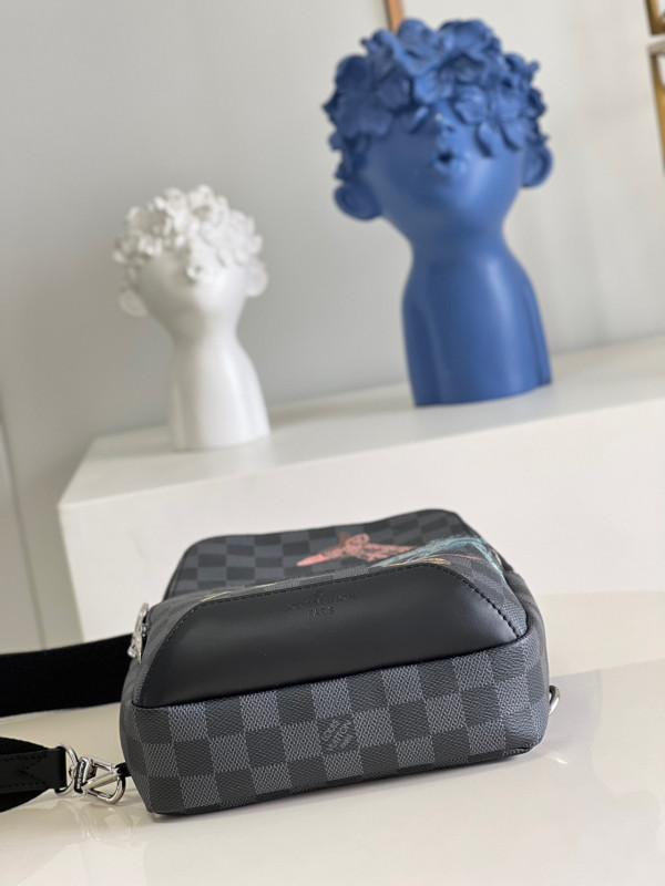 l**is V*t*n avenue slingbag