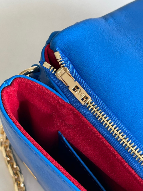 l**is V*t*n pochette coussin