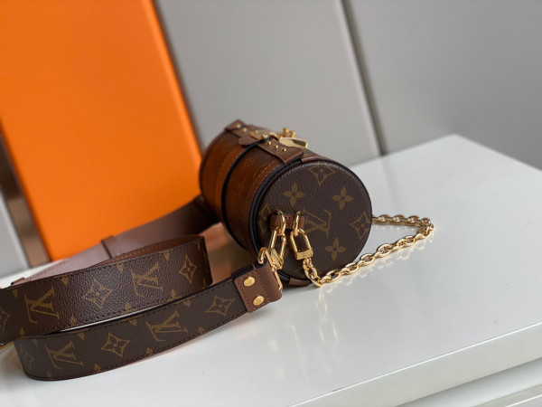 l**is V*t*n papillon trunk