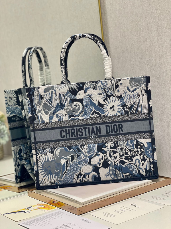 large D*or book tote