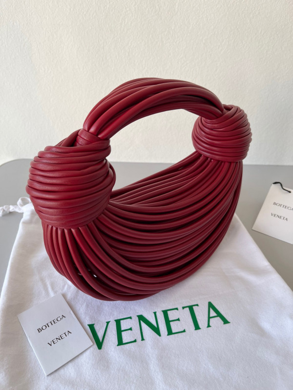 Bo*te*ga ve*ne*ta double knot