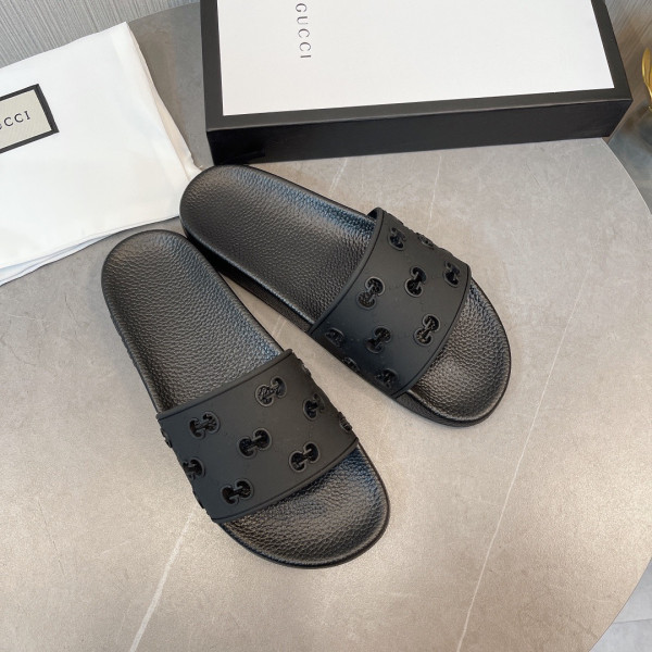 G*u*i slippers
