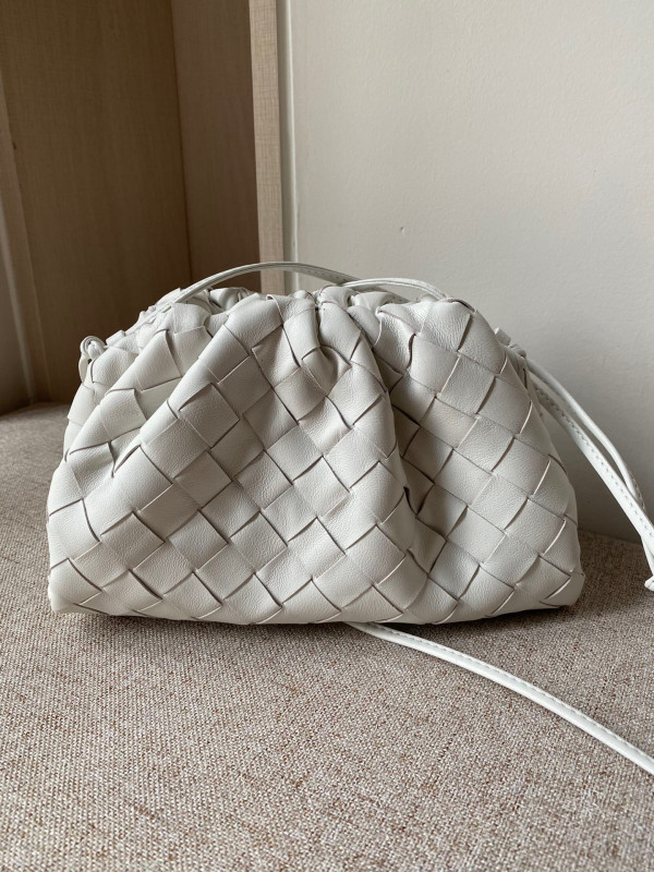 Bo*te*ga ve*ne*ta mini pouch