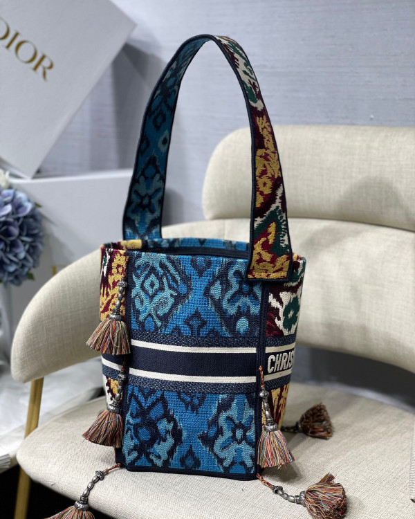 D*or d-bubble bucket bag