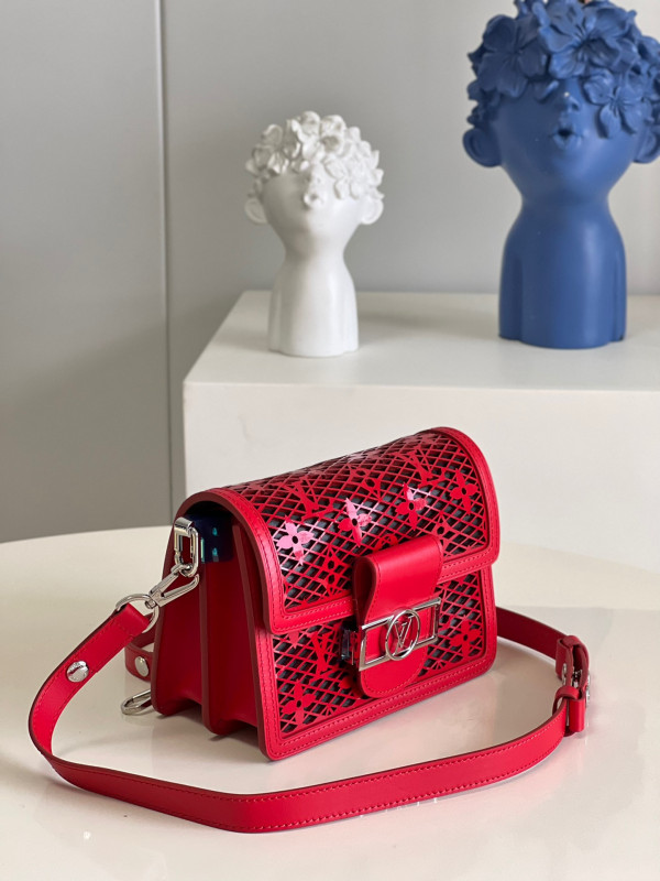 l**is V*t*n dauphine mini