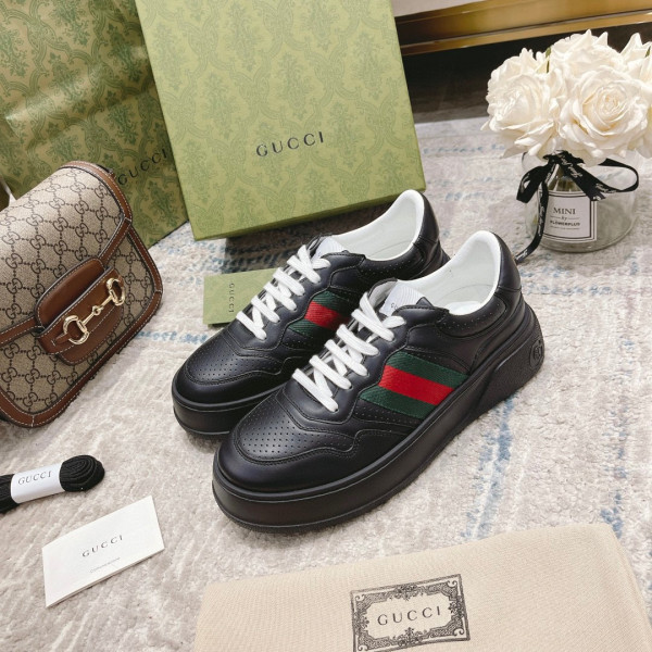 G*u*i gg embossed sneaker