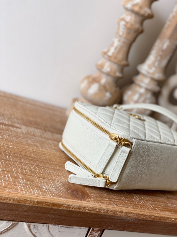 CL VANITY CASE