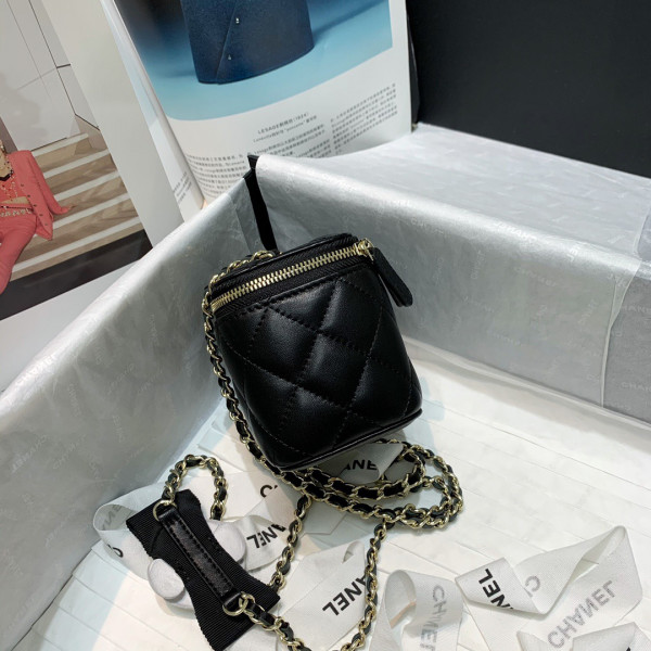 CL SMALL VANITY WITH CHAIN