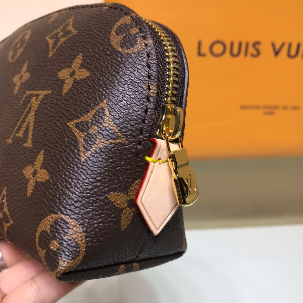 l**is V*t*n cosmetic pouch