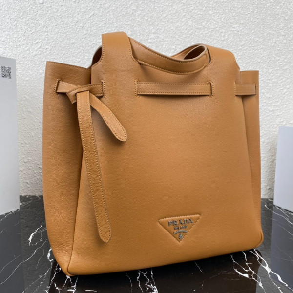 Pra*a leather tote