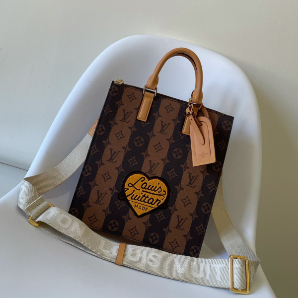 l**is V*t*n sac plat cross
