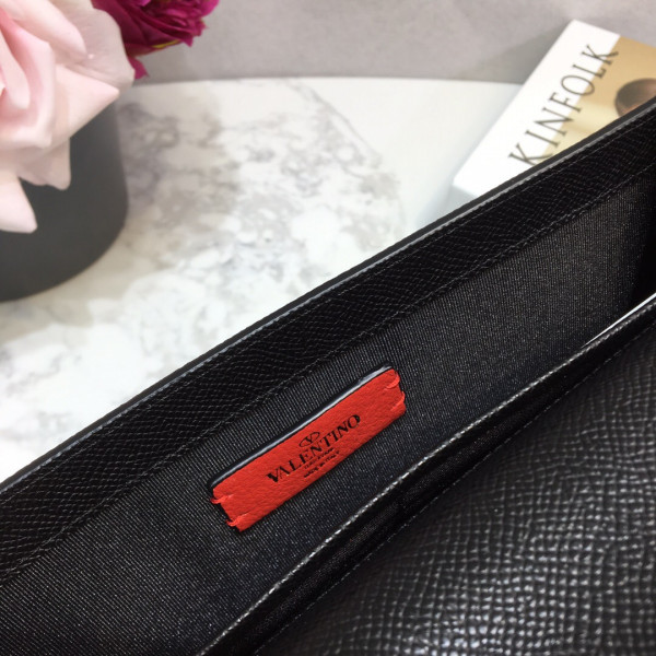VALENTINO GARAVANI VSLING GRAINY CLUTCH