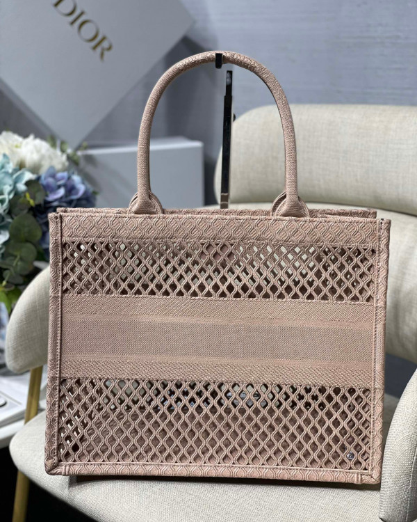 medium D*or book tote