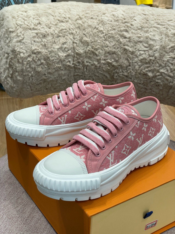 l**is V*t*n squad sneaker
