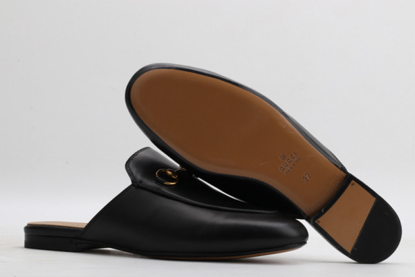 G*u*i princetown leather slipper