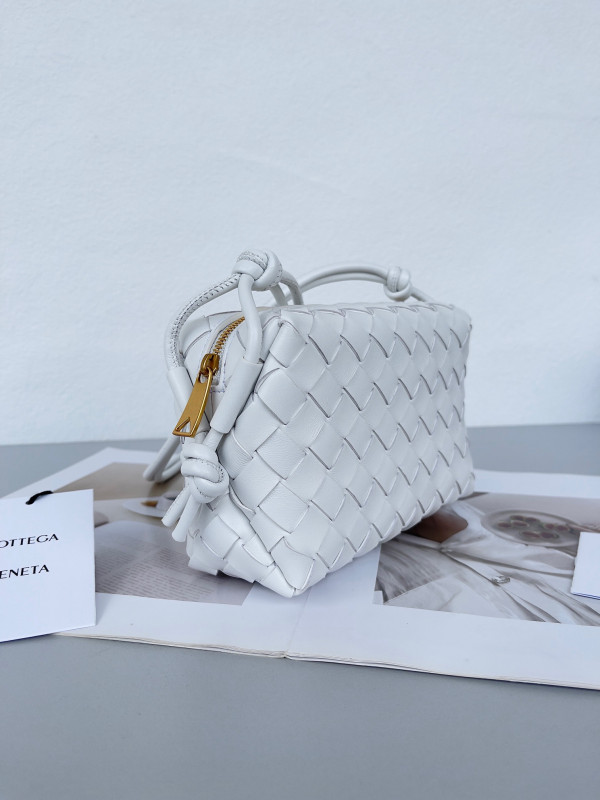 Bo*te*ga ve*ne*ta mini loop camera bag
