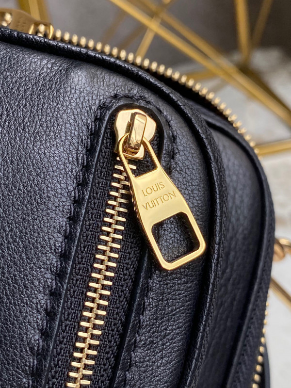 l**is V*t*n utility crossbody