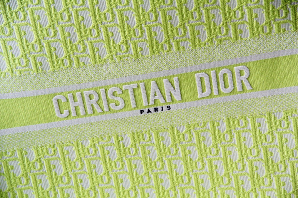 large D*or book tote