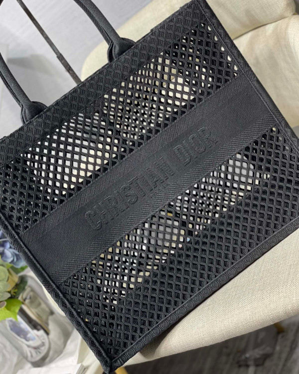 large D*or book tote