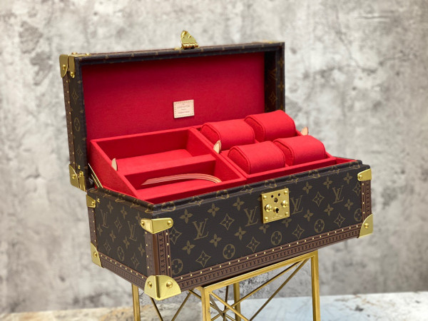 l**is V*t*n coffret accessoires
