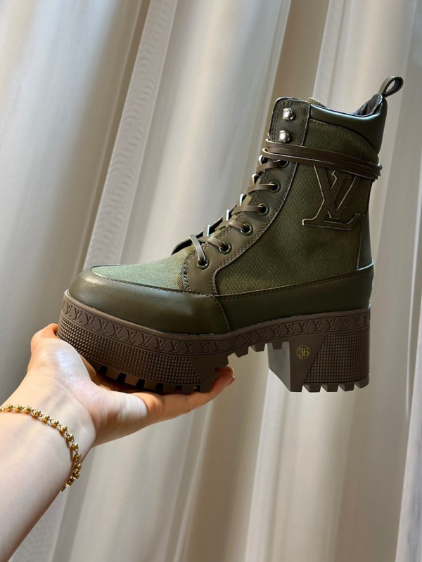 l**is V*t*n boots