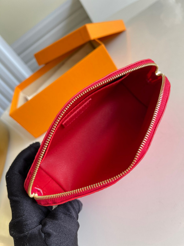 l**is V*t*n cosmetic pouch