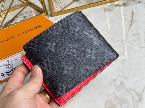 l**is V*t*n multiple wallet
