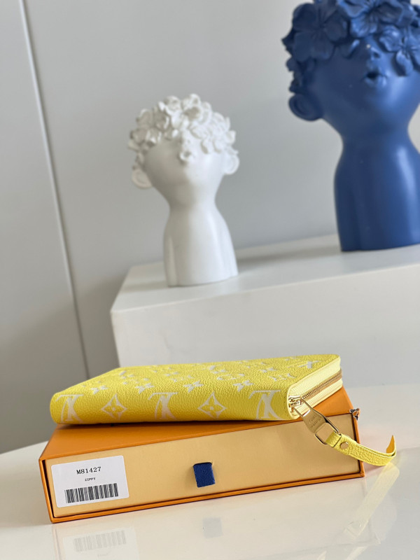l**is V*t*n zippy wallet