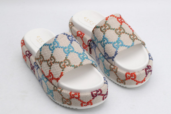 G*u*i platform slide sandal