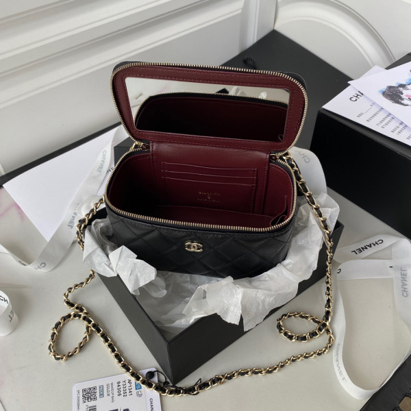 CL SMALL VANITY WITH CLASSIC CHAIN